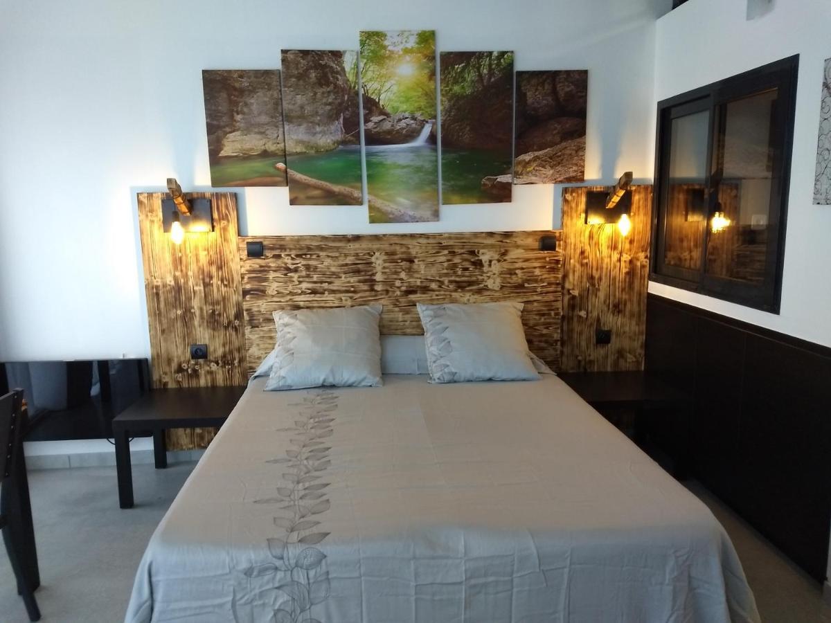 Bed and Breakfast Les Terrasses De Valensole Zewnętrze zdjęcie