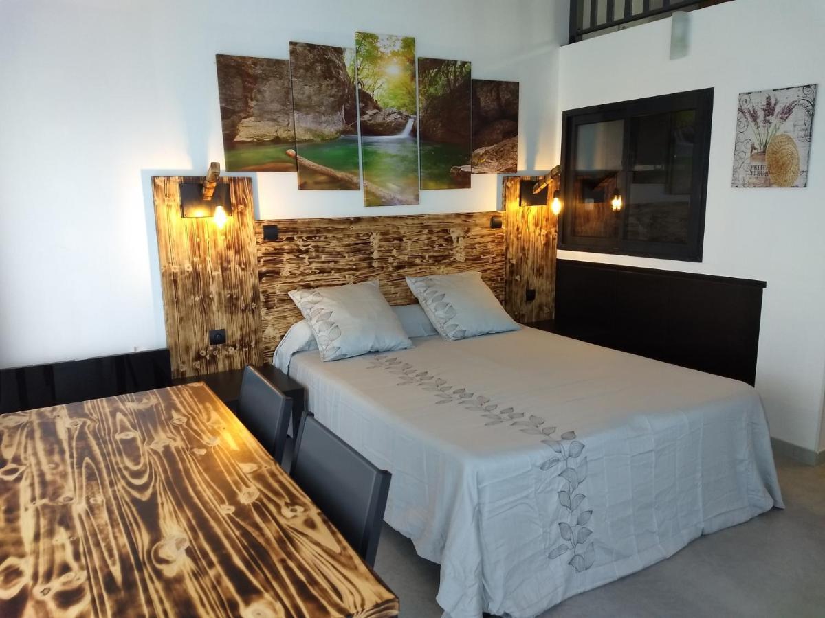 Bed and Breakfast Les Terrasses De Valensole Zewnętrze zdjęcie