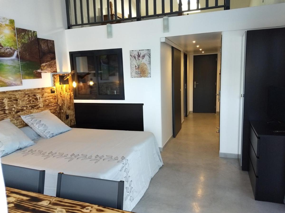 Bed and Breakfast Les Terrasses De Valensole Zewnętrze zdjęcie